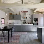 Charming House In With Shared Pool *