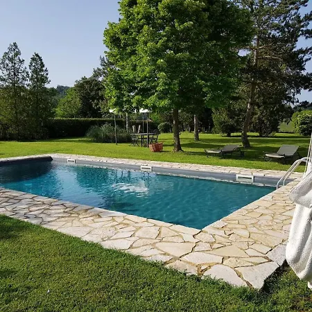 Charming House In With Shared Pool *