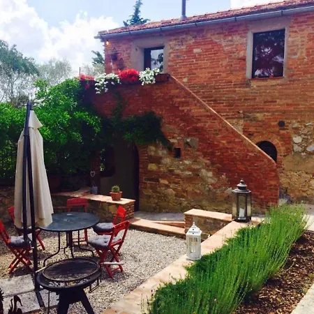 Charming House In With Shared Pool Trequanda
