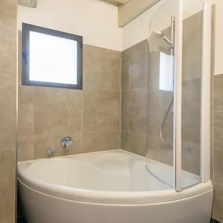 Hébergement de vacances Charming House In With Shared Pool Trequanda
