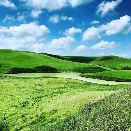 Charming House In With Shared Pool * Трекуанда