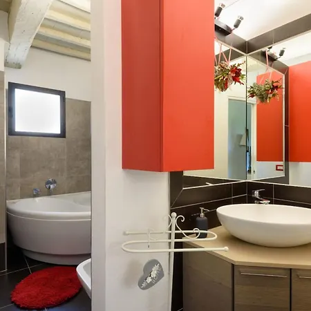 Charming House In With Shared Pool