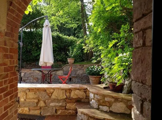 Dom wakacyjny Charming House In With Shared Pool *