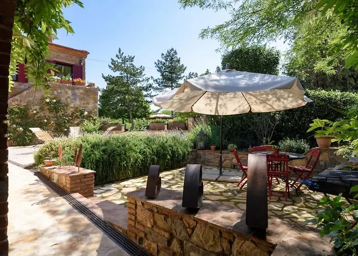 Dom wakacyjny Charming House In With Shared Pool
