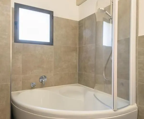 Dom wakacyjny Charming House In With Shared Pool Trequanda