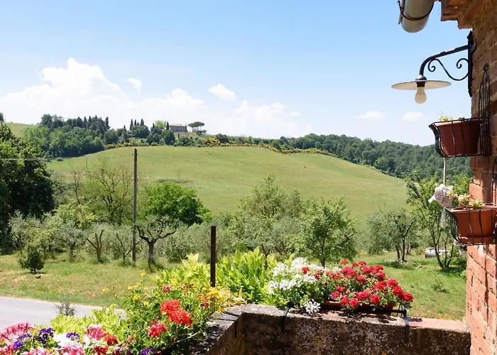 Charming House In With Shared Pool Trequanda