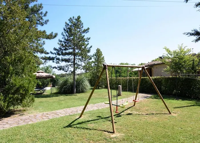Dom wakacyjny Charming House In With Shared Pool